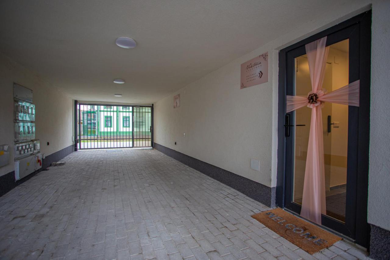 Viktoria Apartman Дьюла Экстерьер фото